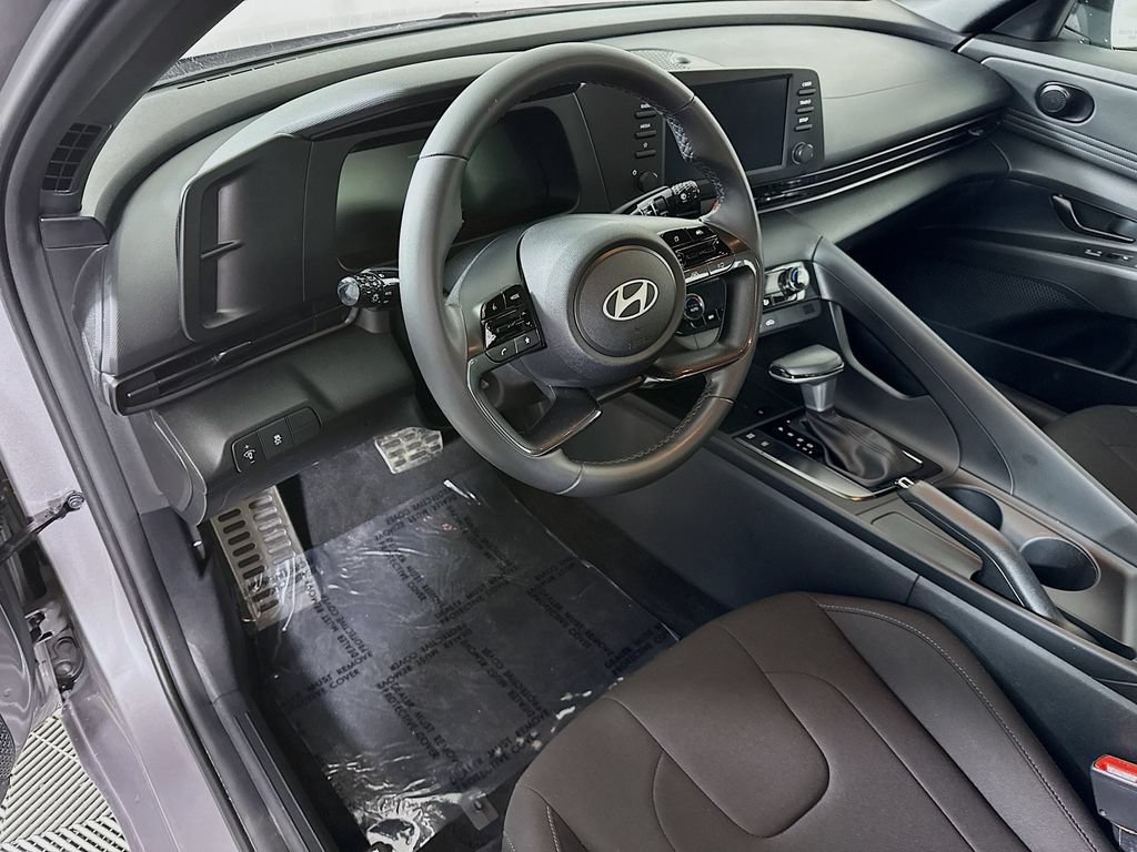 Certified 2025 Hyundai Elantra Sport FWD image 17