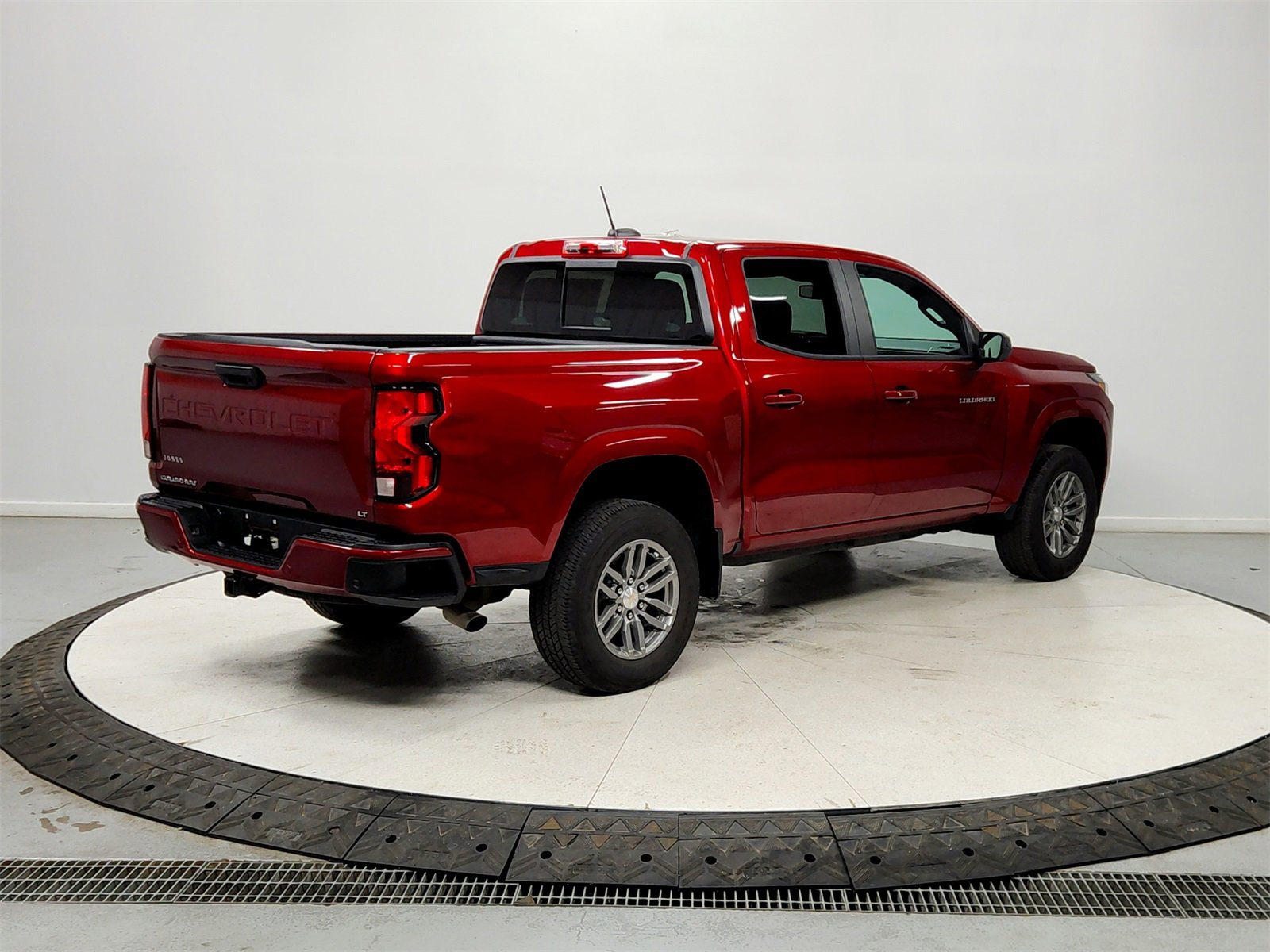 Used 2024 Chevrolet Colorado LT w/ LT Convenience Package II image 7