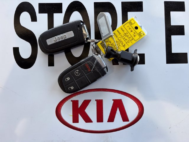 Used 2023 Jeep Compass Latitude AWD/4WD image 36