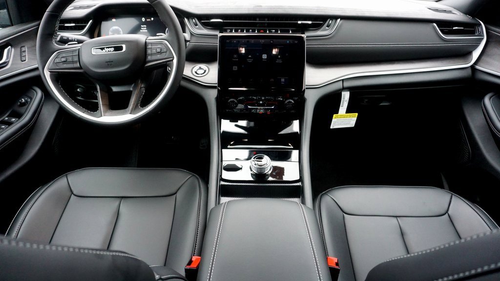 New 2025 Jeep Grand Cherokee Limited image 12