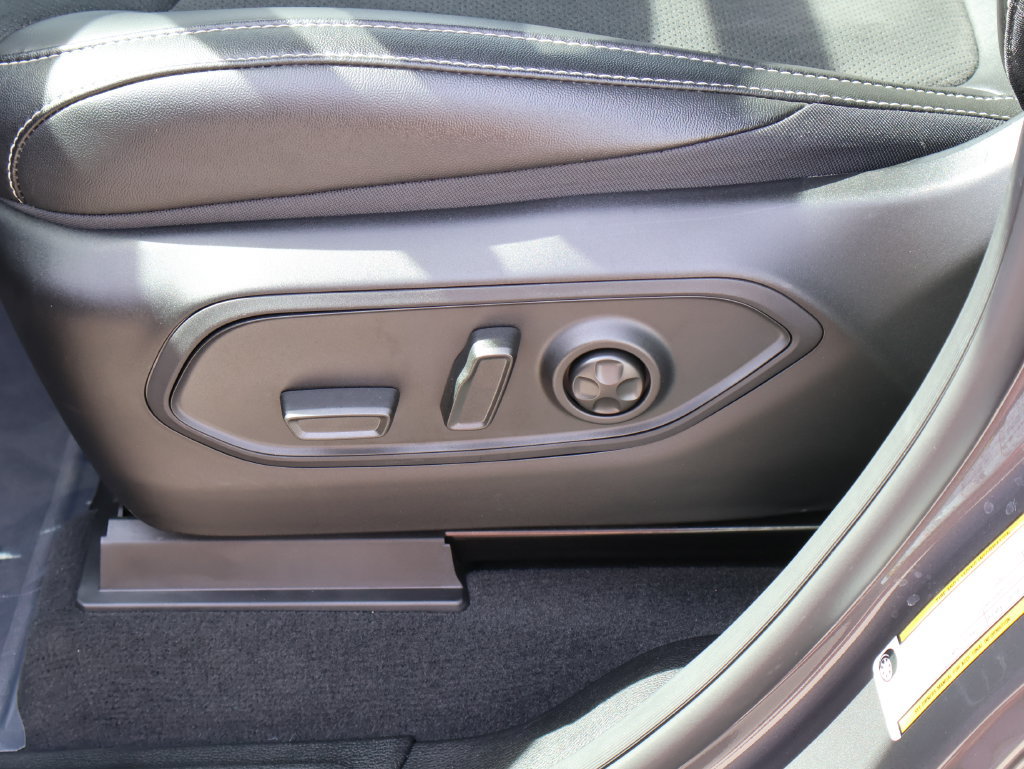 Used 2025 Jeep Grand Cherokee L Altitude AWD/4WD image 24