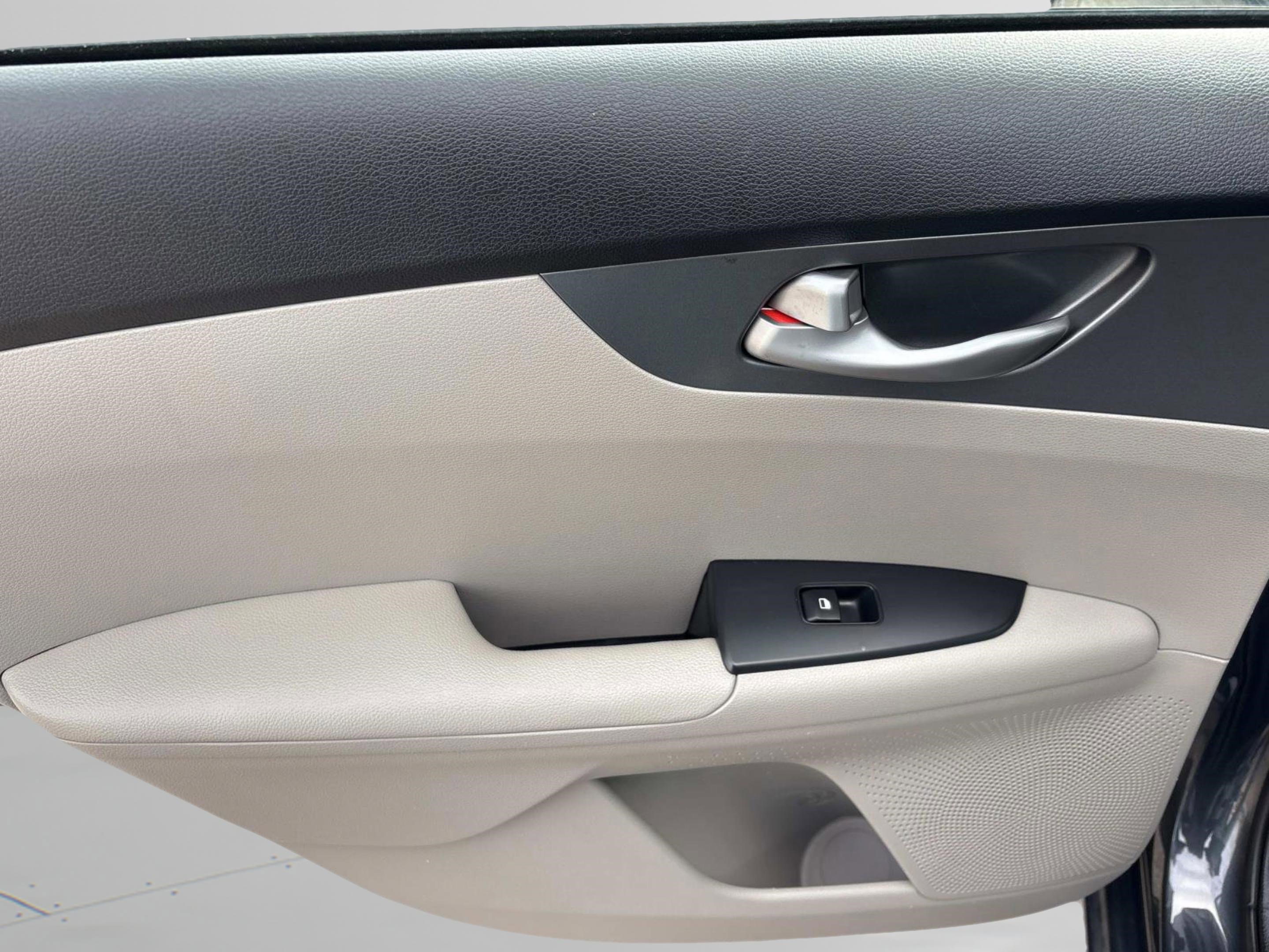 Used 2019 Kia Forte LXS image 17