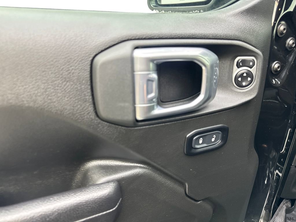 Used 2024 Jeep Gladiator Rubicon w/ Technology Group AWD/4WD image 34