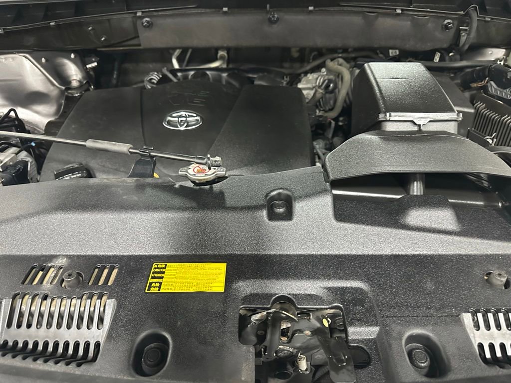 Used 2018 Toyota Highlander Plus w/ Carpet Mat Package (TMS) AWD/4WD image 64
