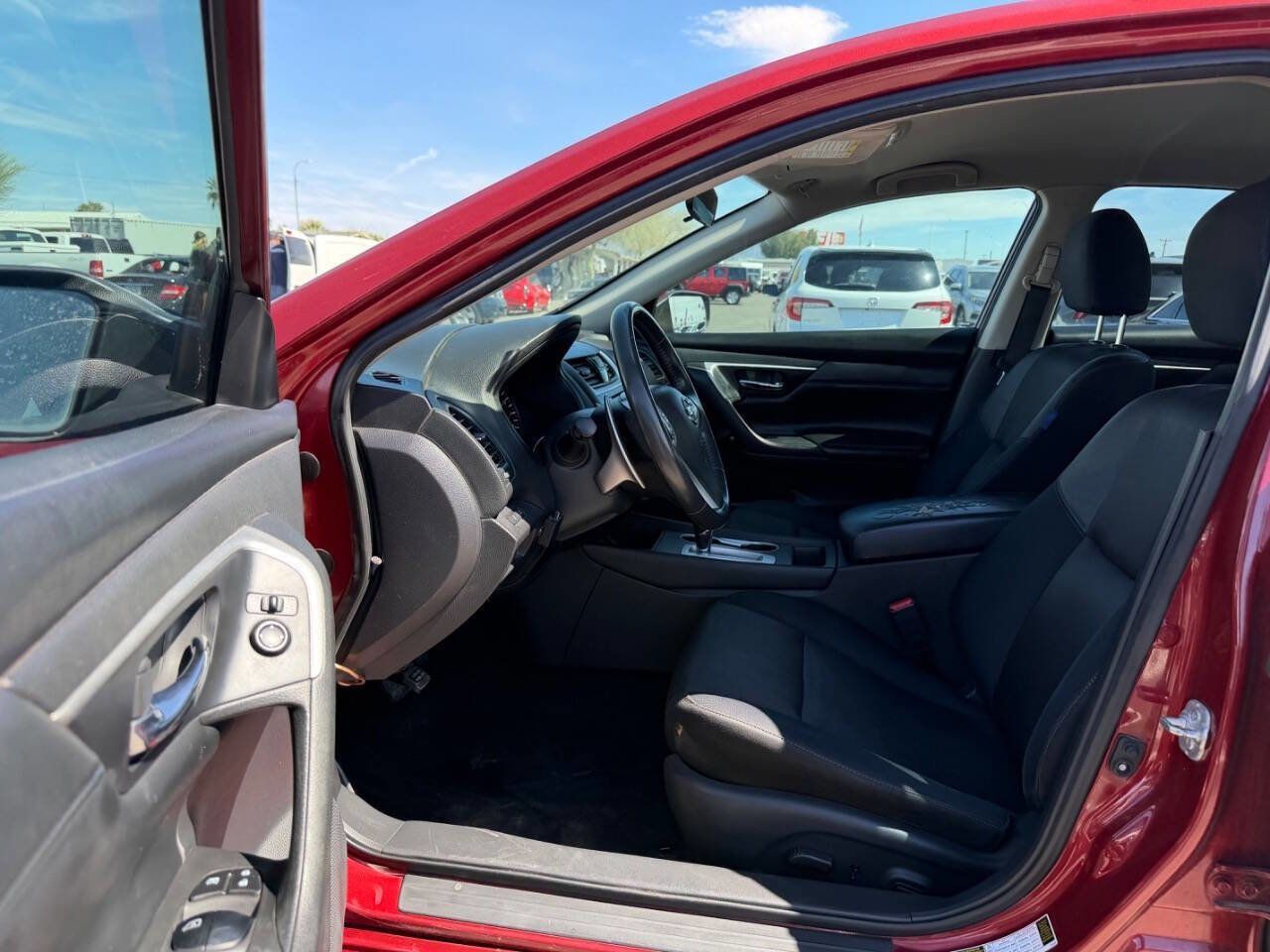 Used 2016 Nissan Altima 2.5 SR w/ LED Appearance Package image 18