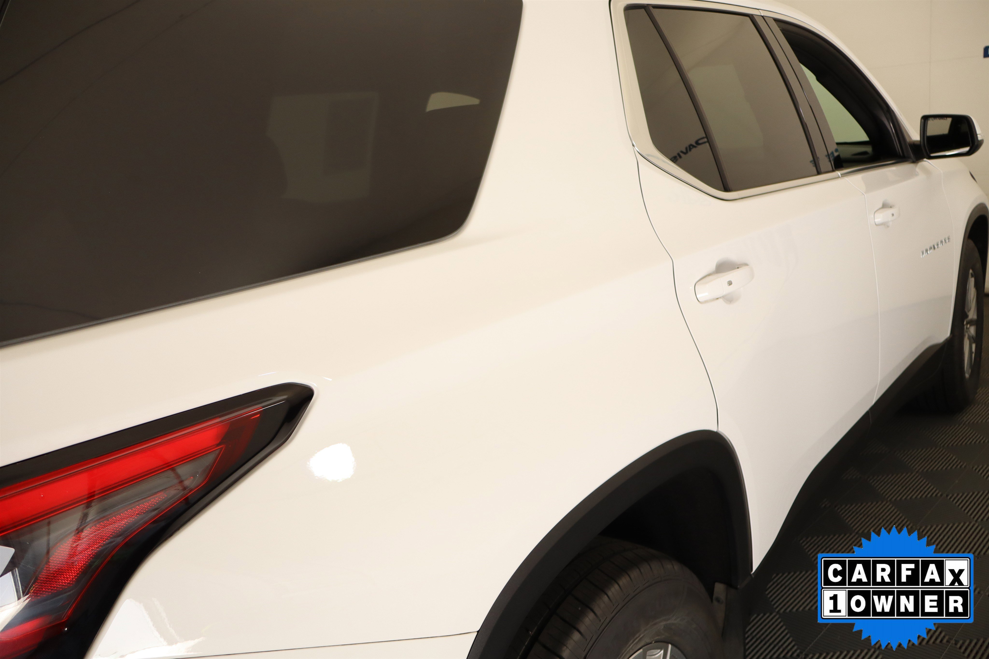 Used 2023 Chevrolet Traverse LT FWD image 7