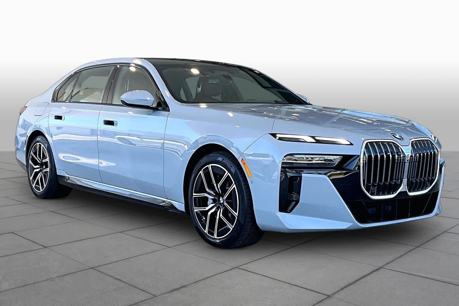 Used 2026 BMW 740i RWD image 2