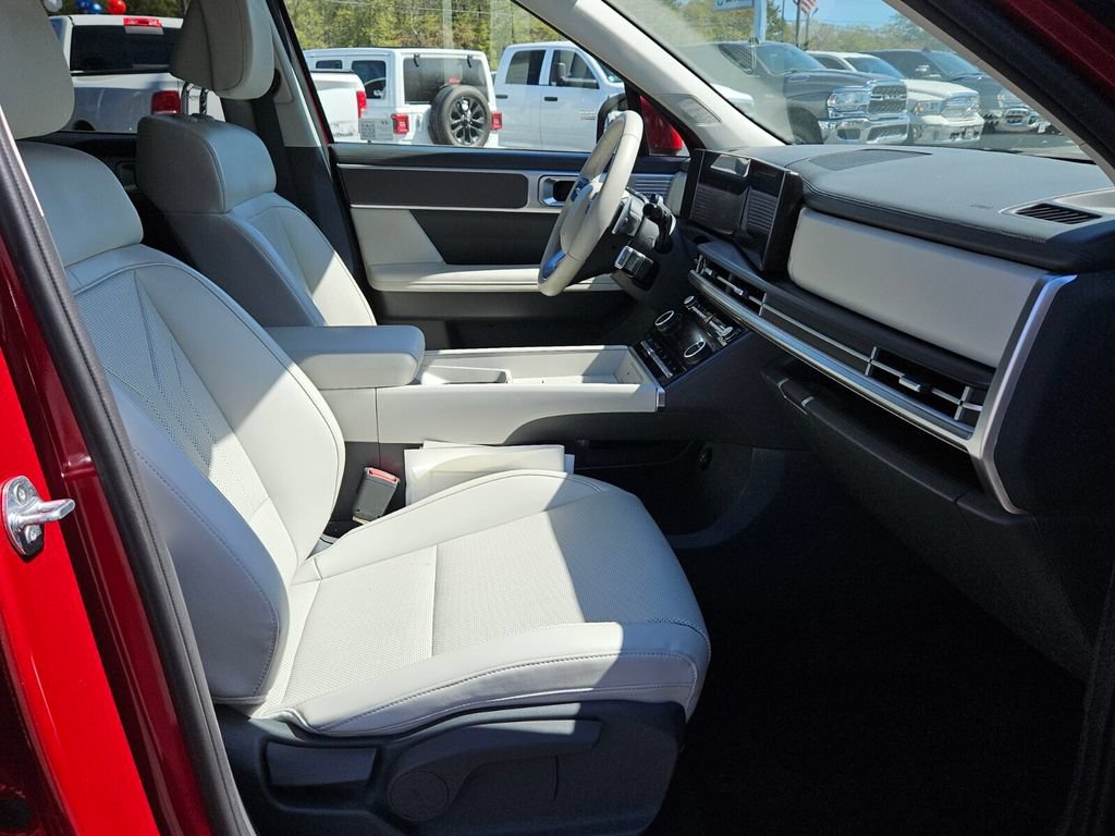 Used 2025 Hyundai Santa Fe SEL FWD image 15
