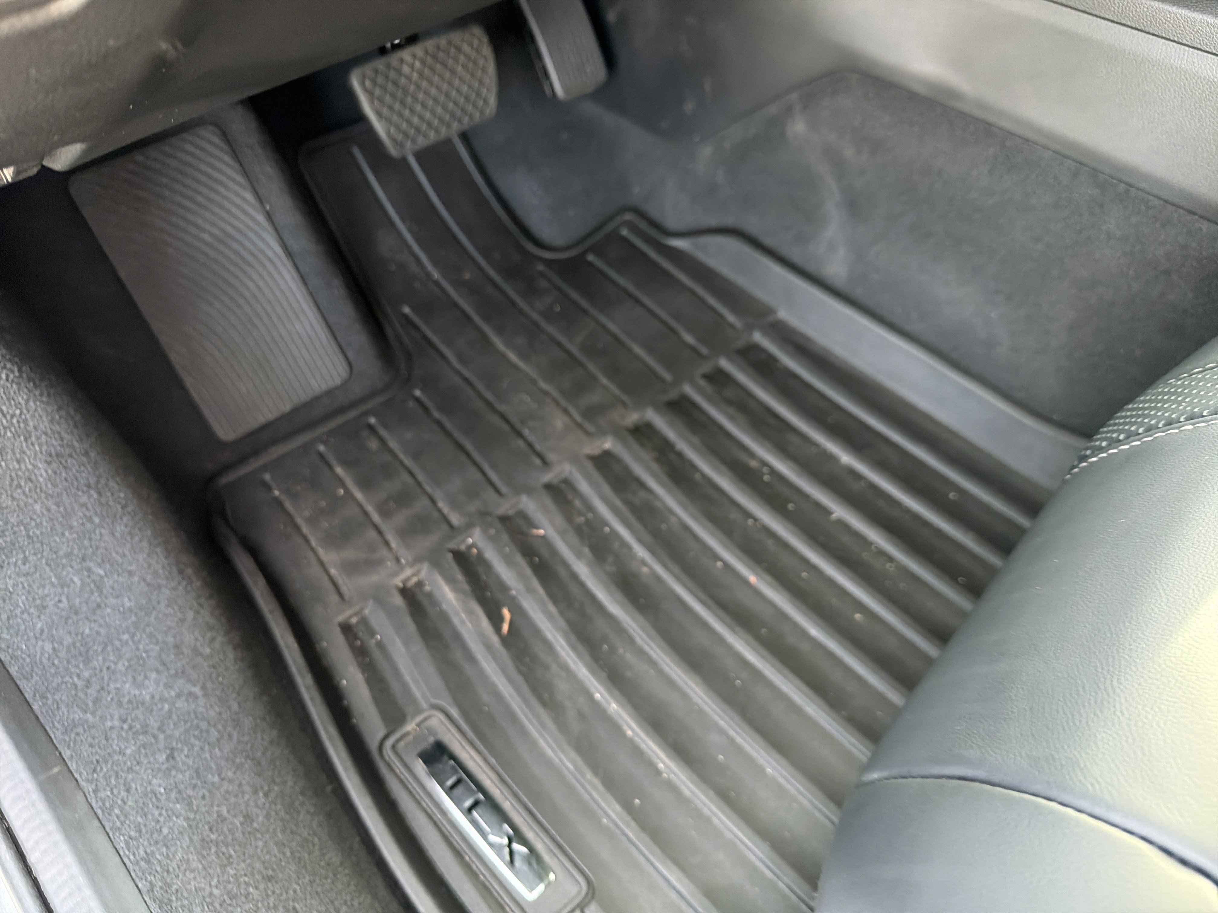 Certified 2025 Acura TLX w/ Technology Package image 17