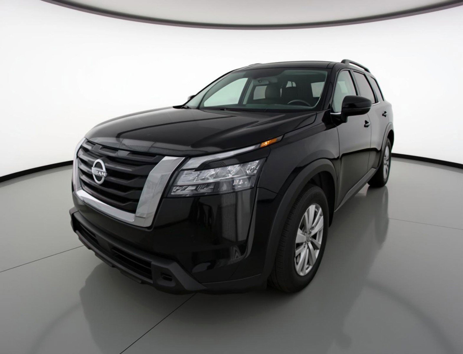 Used 2025 Nissan Pathfinder SV image 3