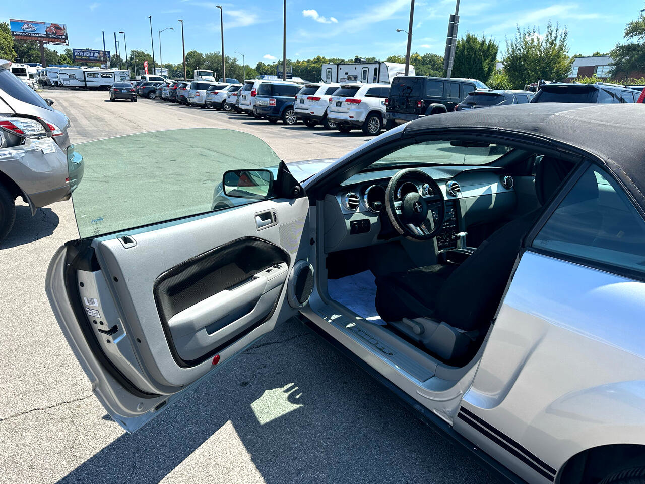 Used 2009 Ford Mustang Convertible image 12