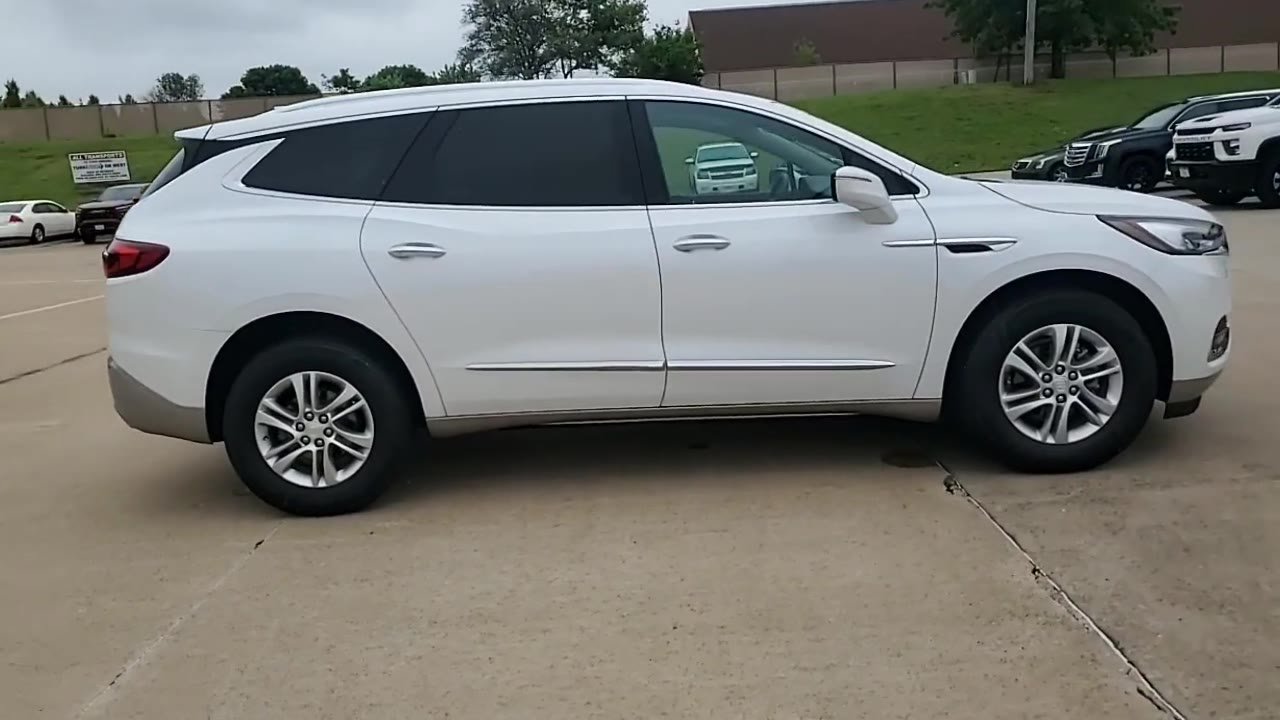 Used 2021 Buick Enclave Essence w/ Sound and Sites Package AWD/4WD image 9