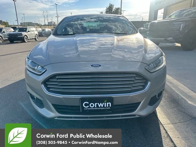 Used 2016 Ford Fusion SE w/ Equipment Group 201A FWD image 2