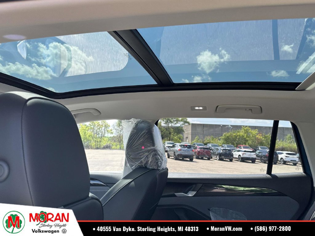 Used 2026 Volkswagen Tiguan SE AWD/4WD image 10