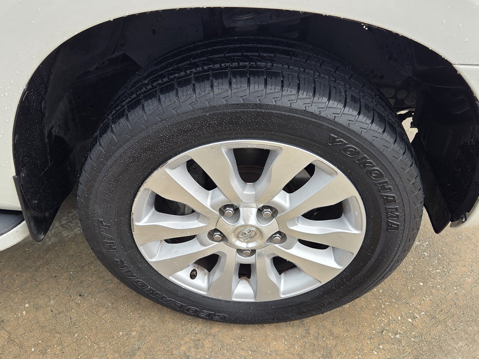Used 2017 Toyota Sequoia Platinum AWD/4WD image 14