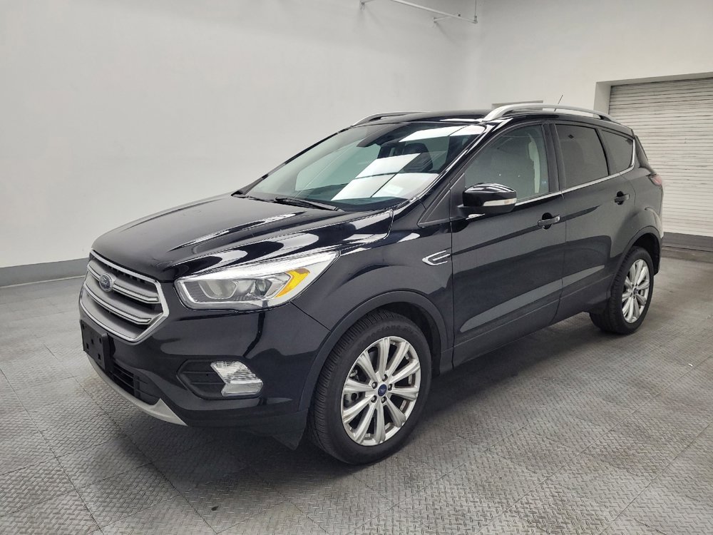 Used 2017 Ford Escape Titanium image 2