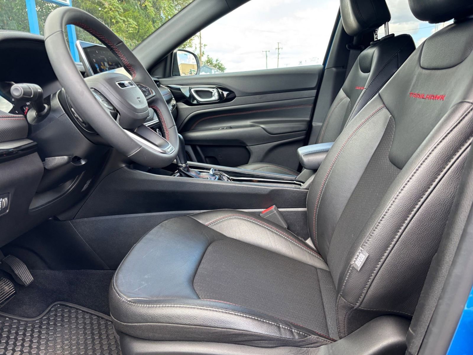 Used 2025 Jeep Compass Trailhawk image 25