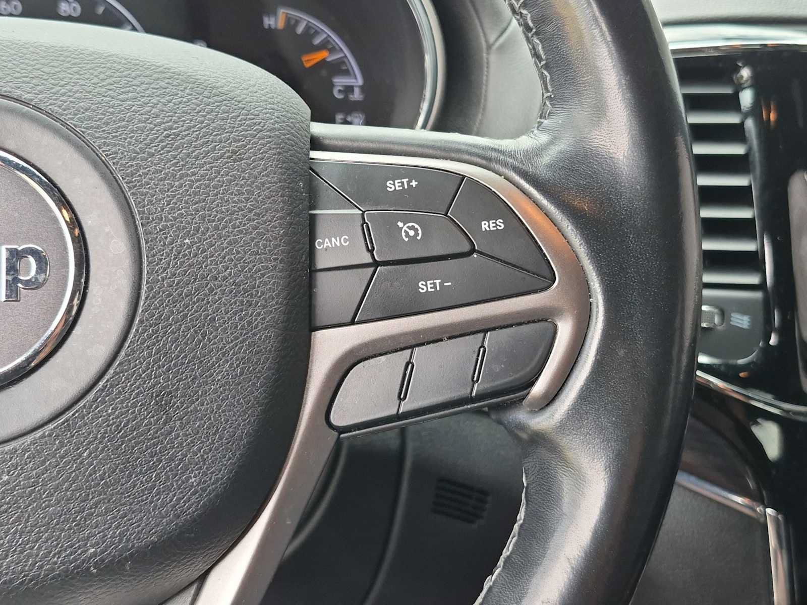 Used 2020 Jeep Grand Cherokee Overland AWD/4WD image 24