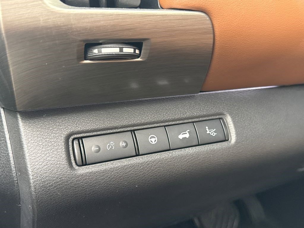 Used 2024 Nissan Pathfinder Platinum w/ Cargo Package image 23