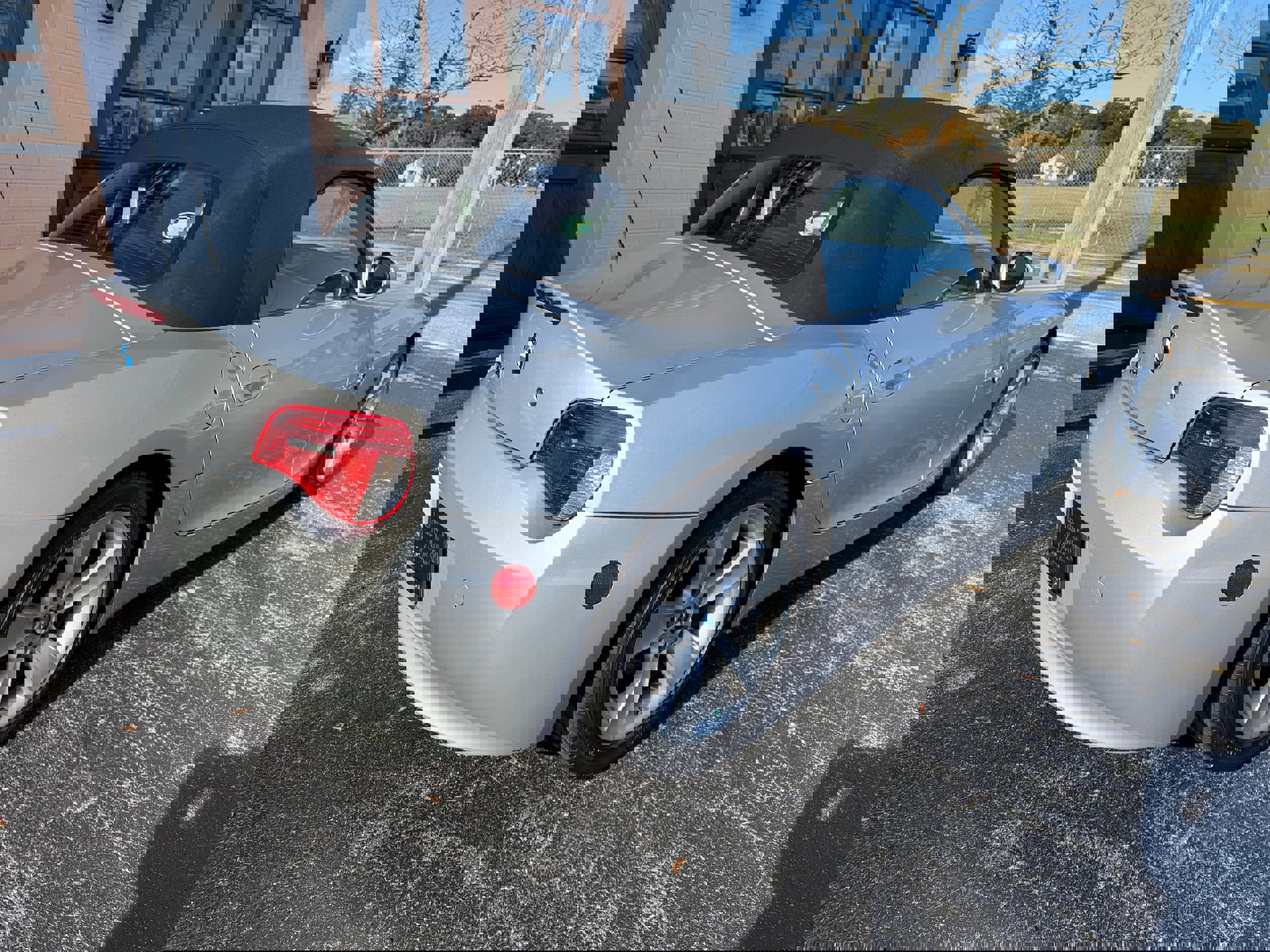 Used 2006 BMW Z4 3.0i image 15