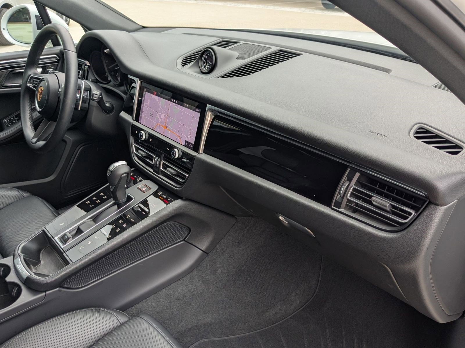 Certified 2026 Porsche Macan AWD/4WD image 26