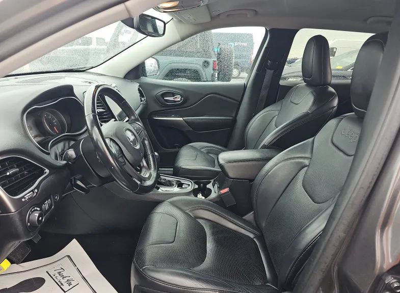 Used 2019 Jeep Cherokee Limited AWD/4WD image 3