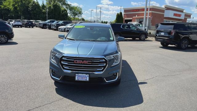 Used 2024 GMC Terrain SLT w/ Infotainment Package II AWD/4WD image 3