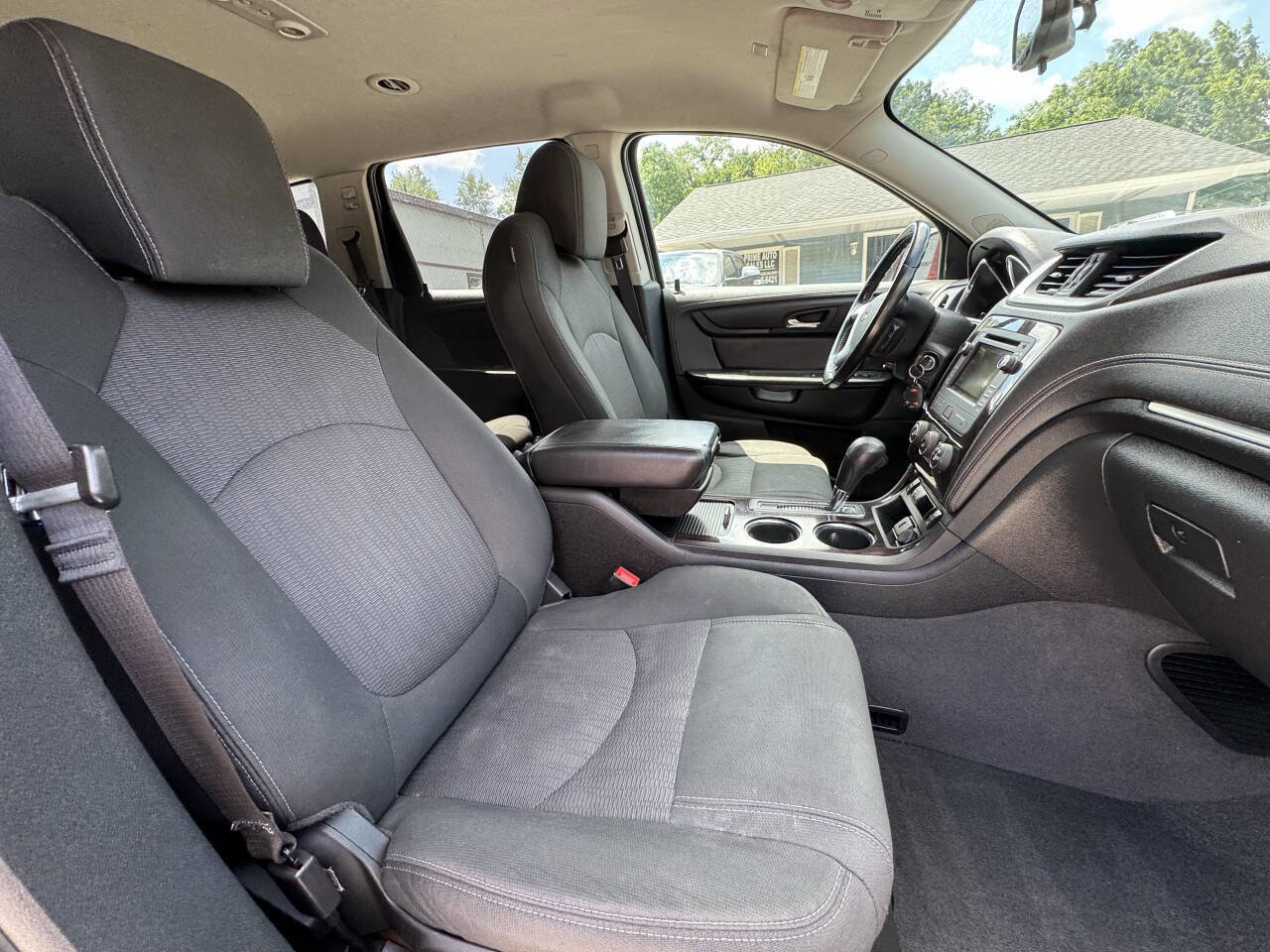 Used 2017 Chevrolet Traverse LT w/ Style and Technology Package image 32