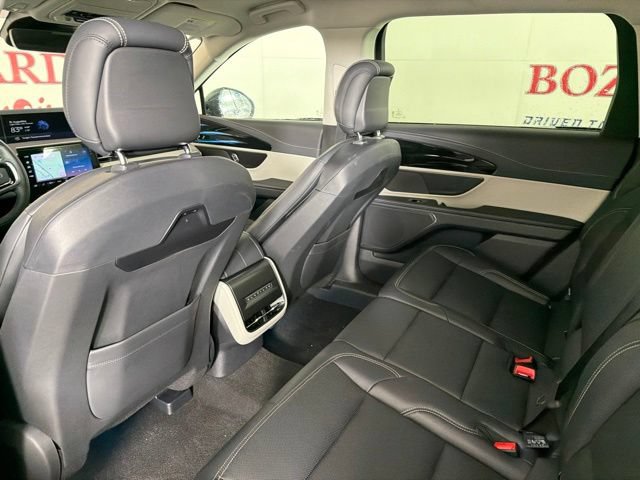 Used 2025 Lincoln Nautilus Premier AWD/4WD image 14