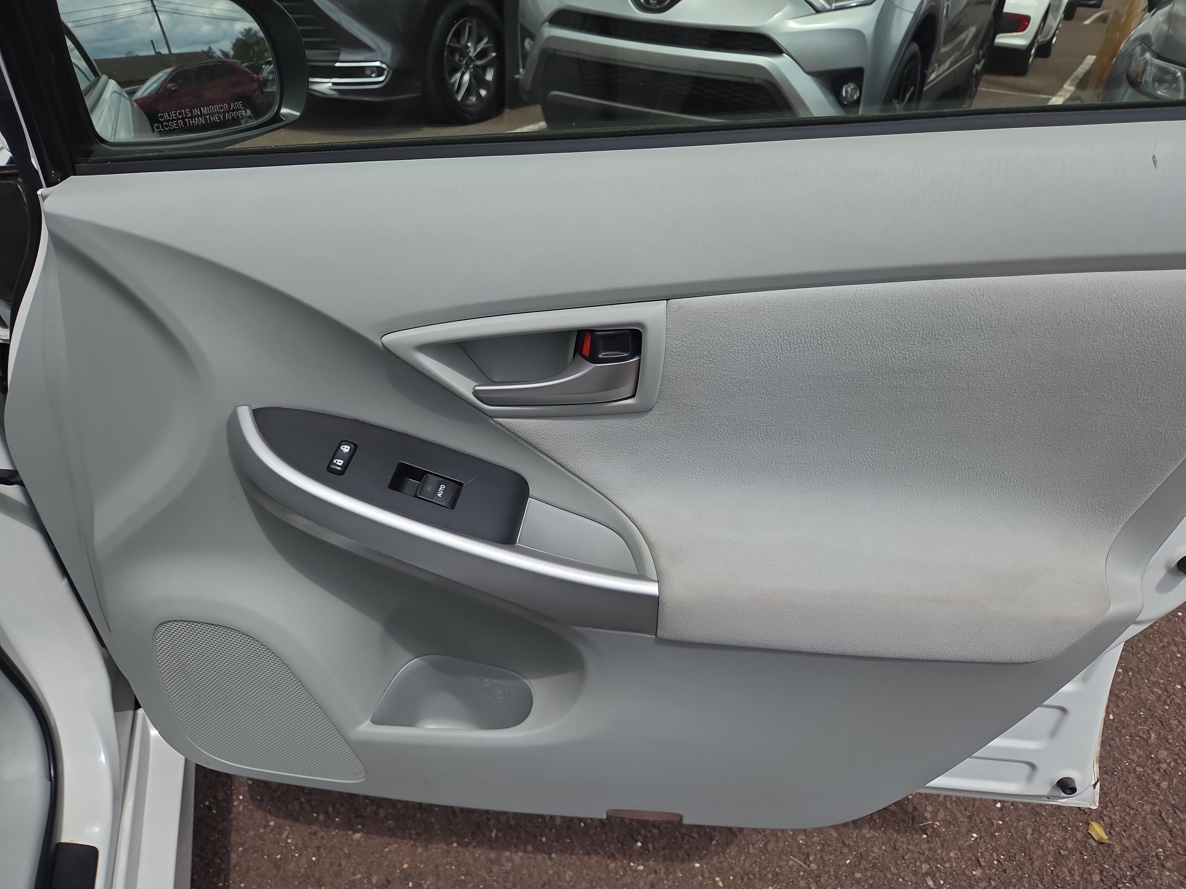 Used 2015 Toyota Prius Two image 17
