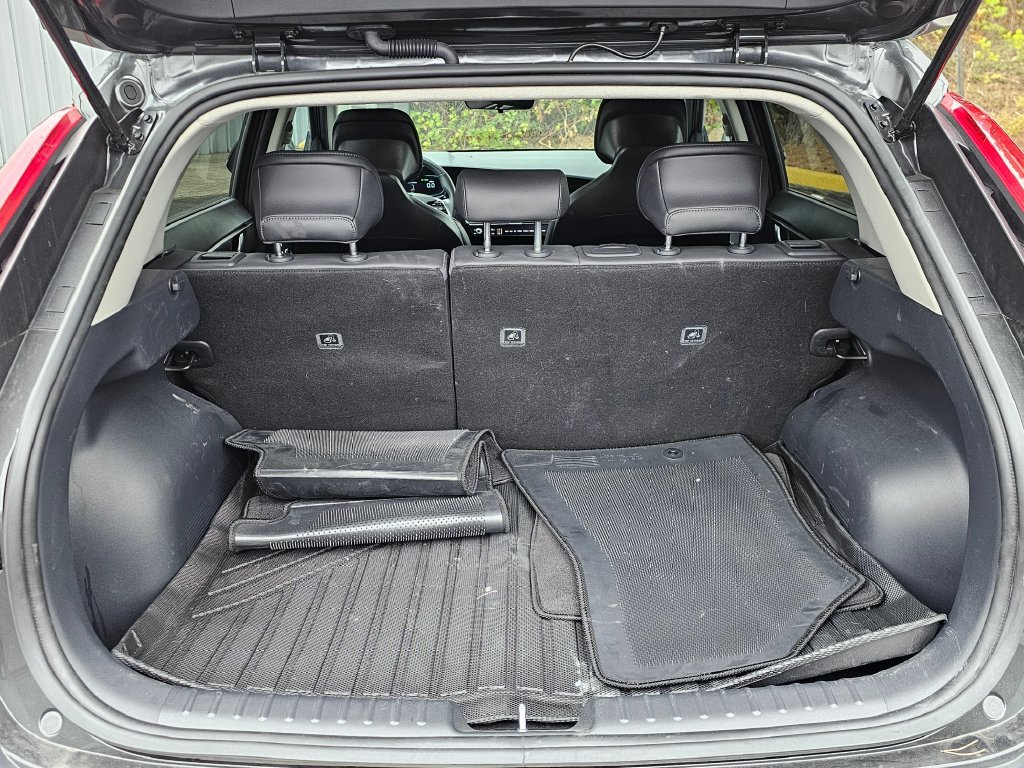 Used 2023 Kia Niro EX Touring FWD image 14