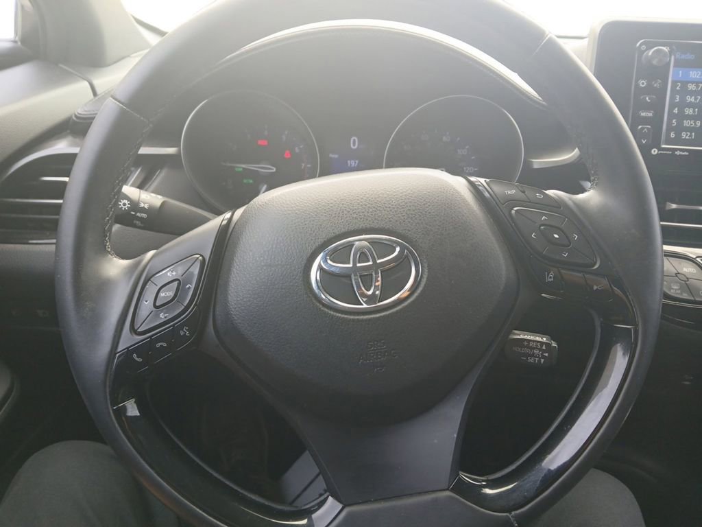 Used 2018 Toyota C-HR XLE FWD image 9