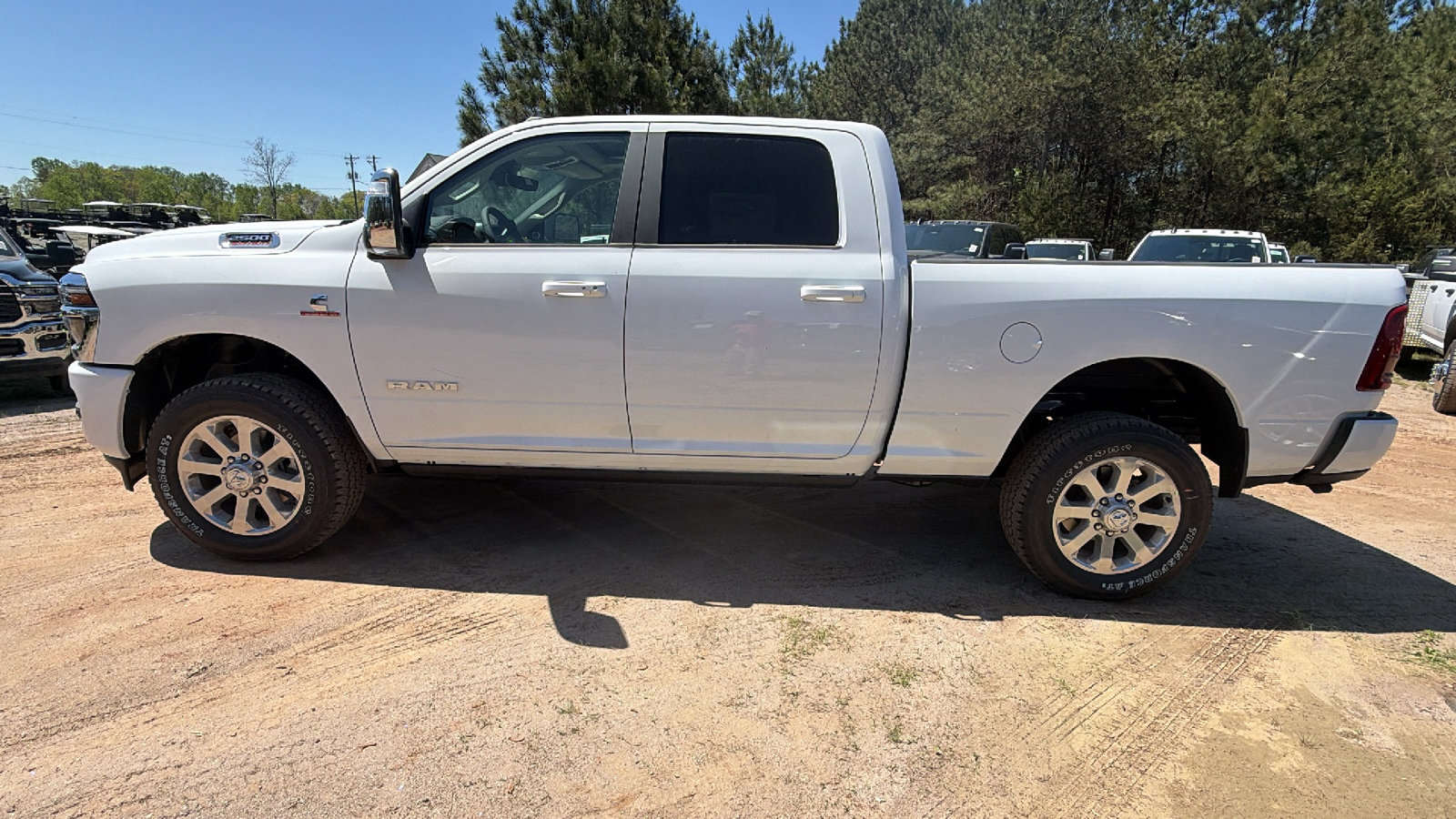 New 2026 RAM 2500 Laramie AWD/4WD image 11
