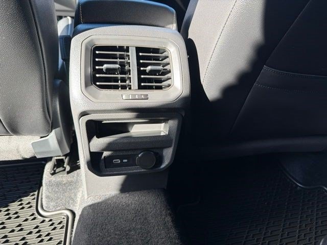 Used 2021 Volkswagen Tiguan SEL Premium R-Line w/ 3rd Row Seat Package AWD/4WD image 15