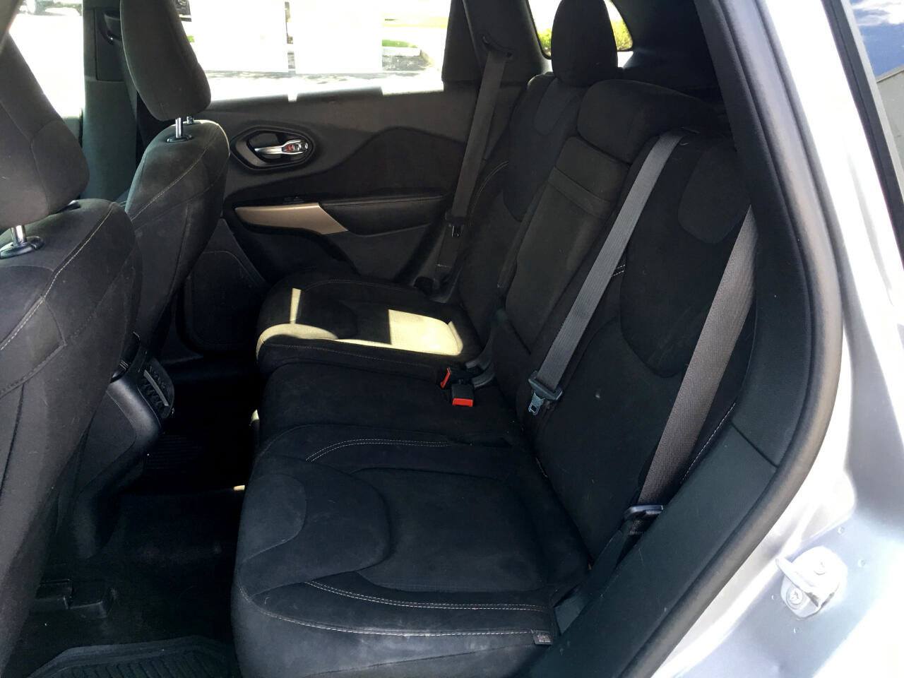 Used 2017 Jeep Cherokee Latitude w/ Safety/Convenience Group image 20