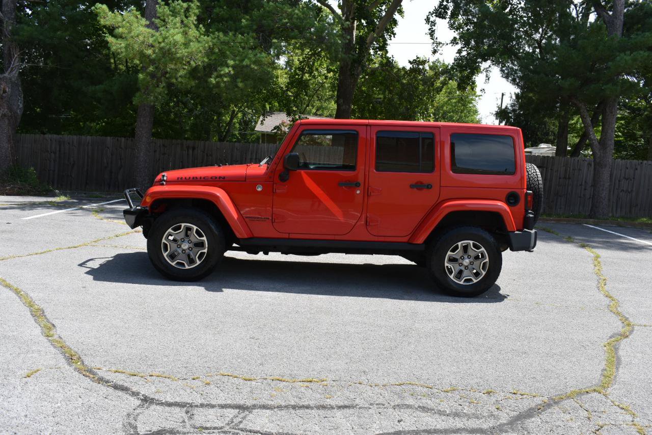 Used 2014 Jeep Wrangler Unlimited Rubicon w/ Connectivity Group AWD/4WD image 3