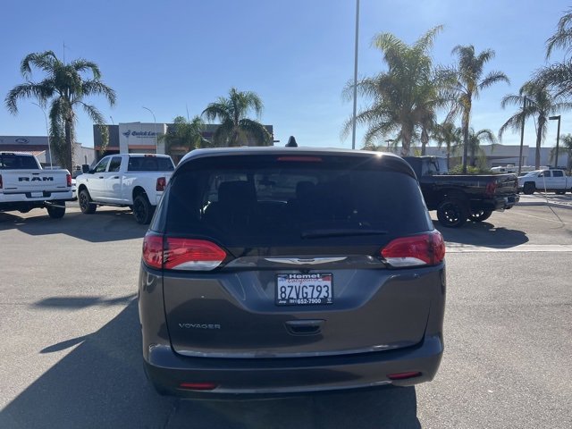 Used 2022 Chrysler Voyager LX image 7