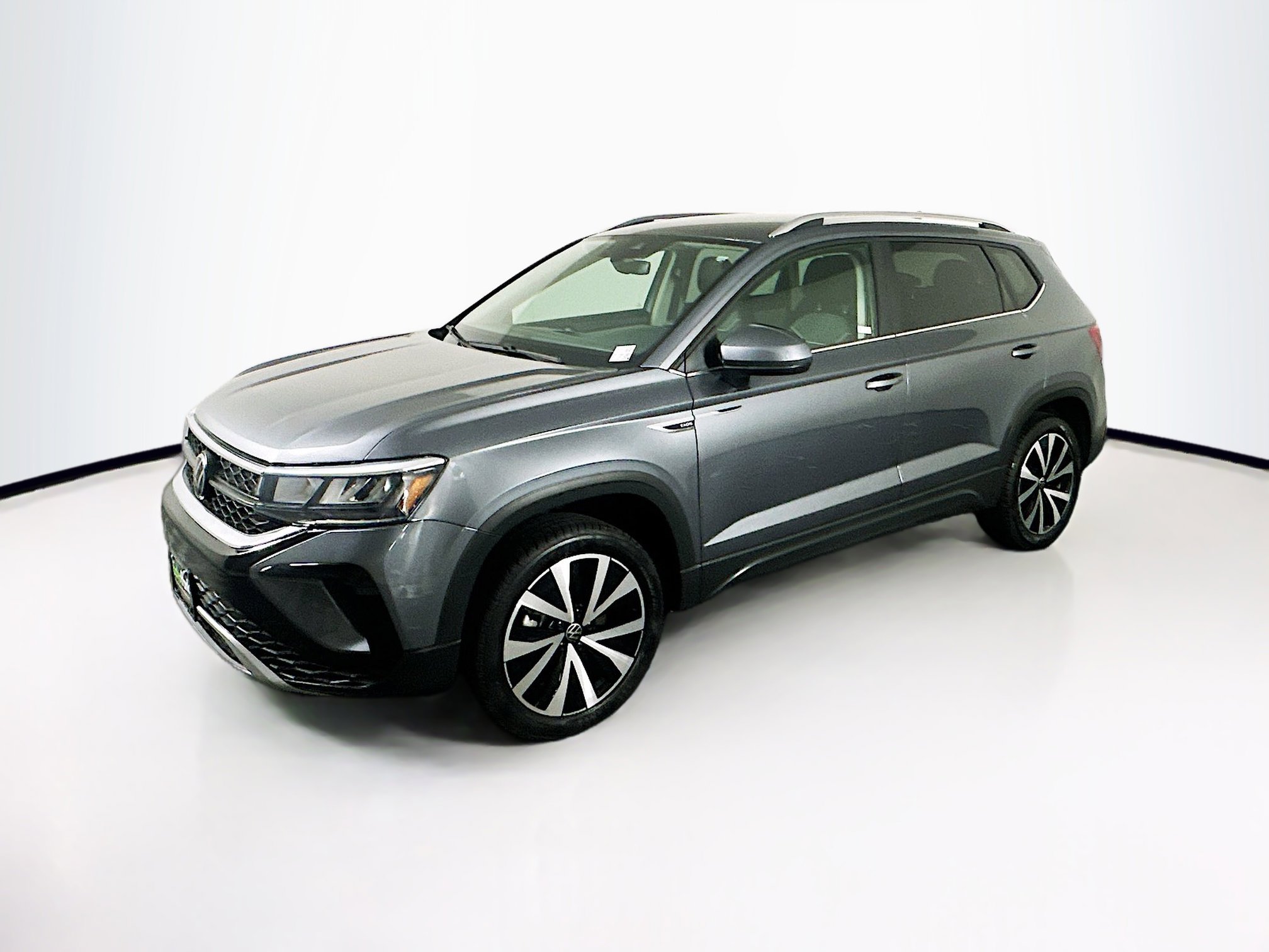 Used 2024 Volkswagen Taos SE image 3