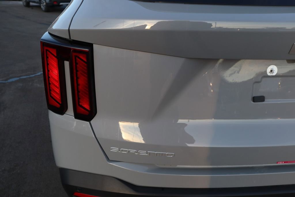 Used 2025 Kia Sorento S image 29