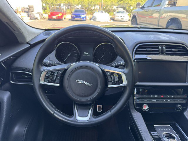Used 2019 Jaguar F-PACE Prestige AWD/4WD image 29