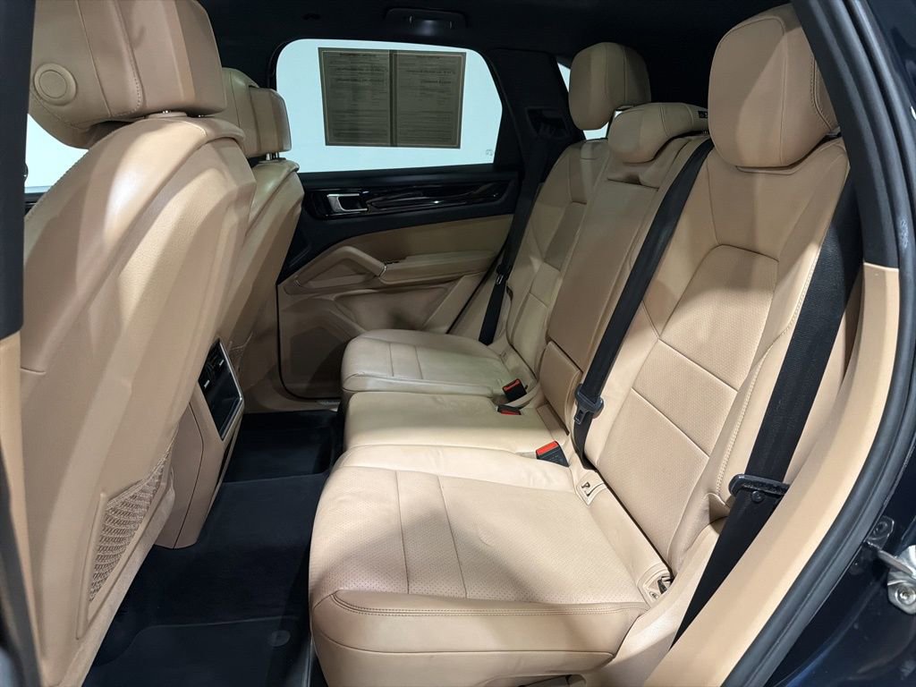 Used 2019 Porsche Cayenne image 32