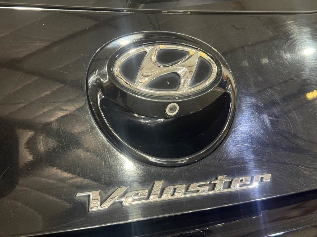 Used 2012 Hyundai Veloster w/ Style Pkg FWD image 21