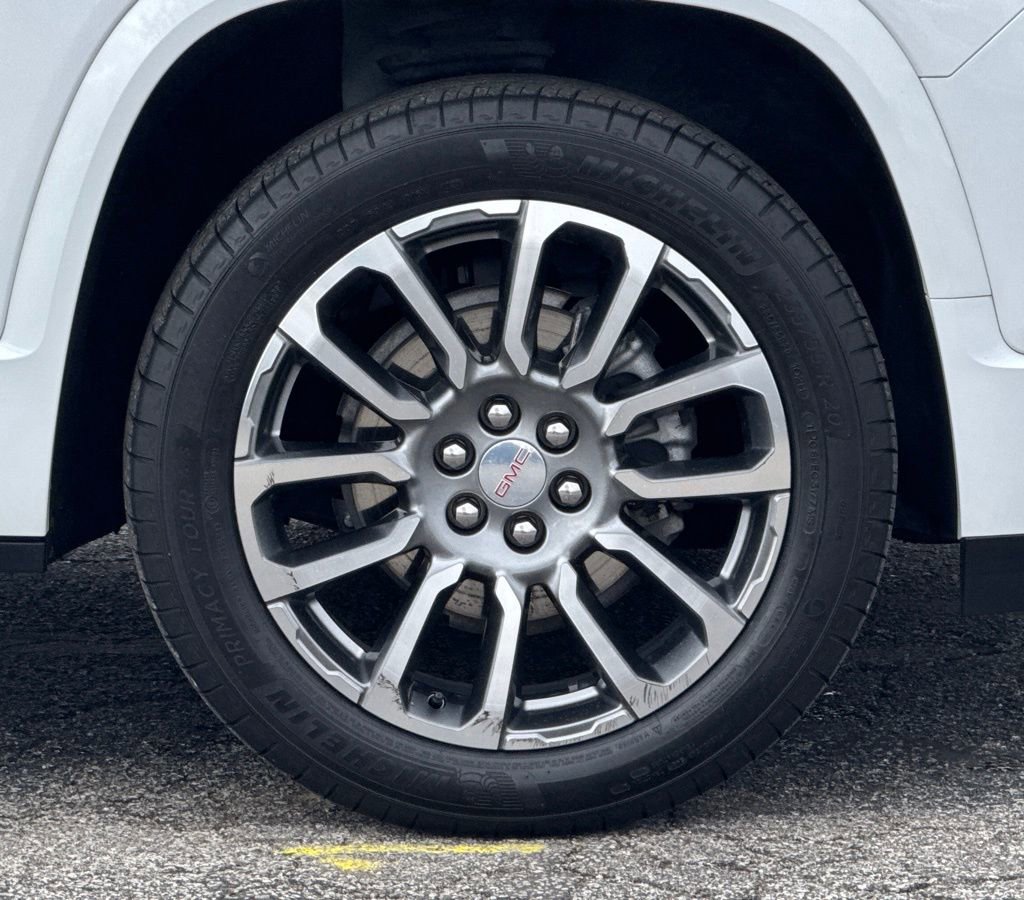 Used 2023 GMC Acadia Denali image 3