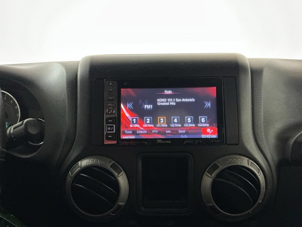 Used 2015 Jeep Wrangler Unlimited Sport w/ Connectivity Group AWD/4WD image 10