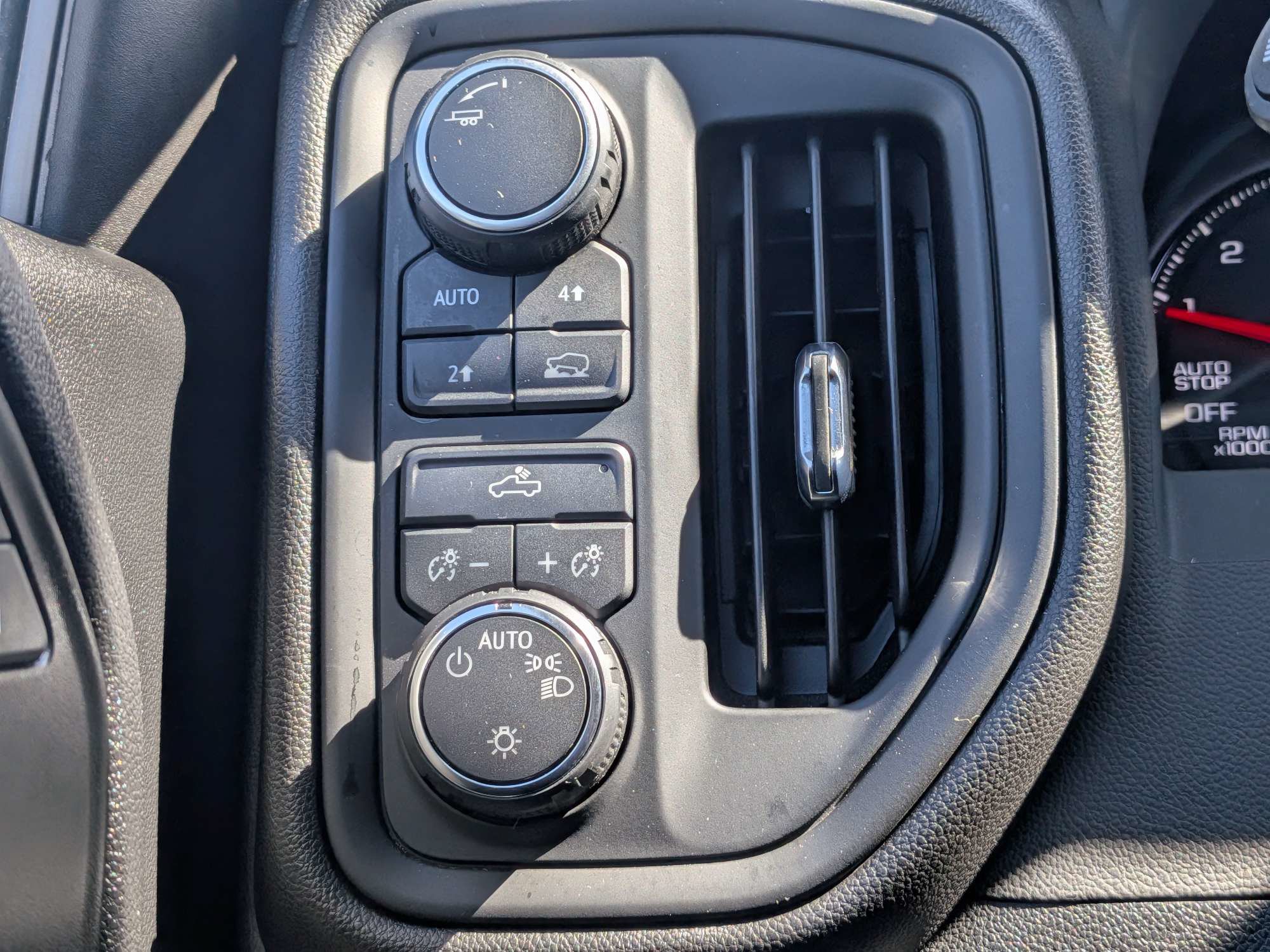Used 2022 Chevrolet Silverado 1500 Custom AWD/4WD image 25