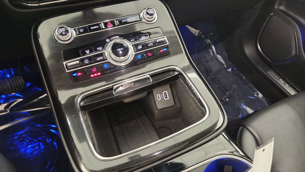 Used 2022 Lincoln Nautilus Reserve w/ Equipment Group 201A image 19