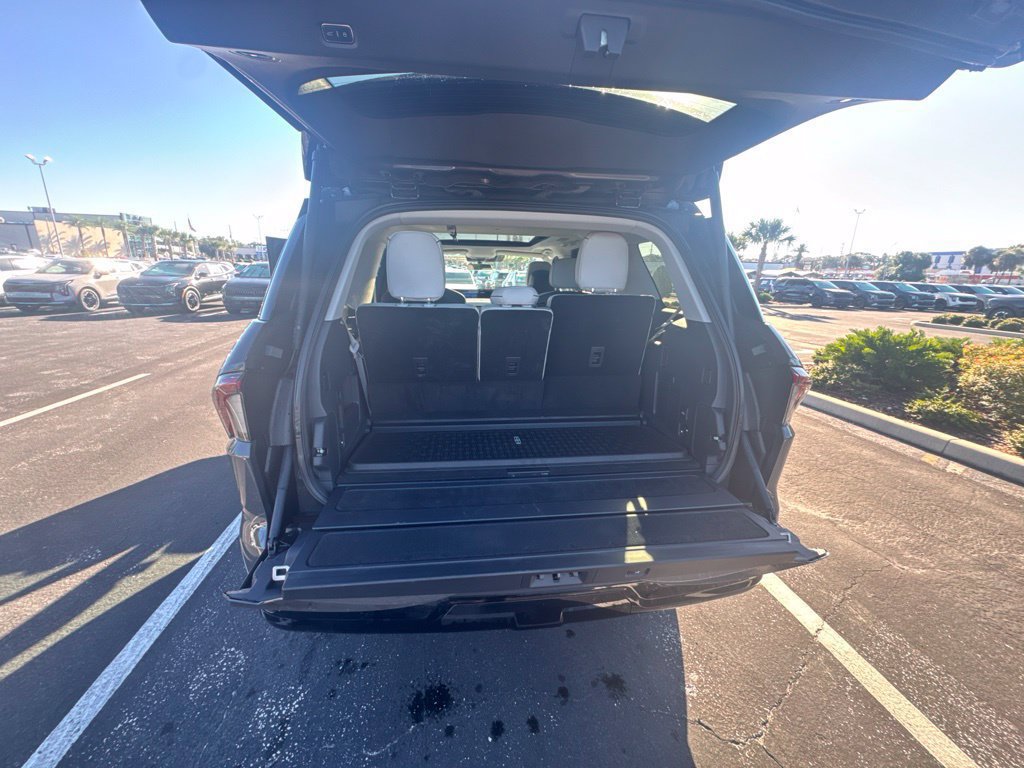 Used 2026 Lincoln Navigator Black Label w/ Black Label Special Edition AWD/4WD image 22