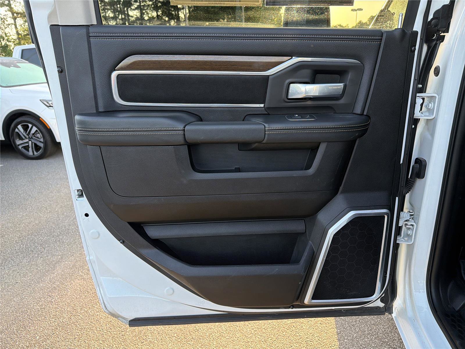 Used 2024 RAM 2500 Laramie AWD/4WD image 21