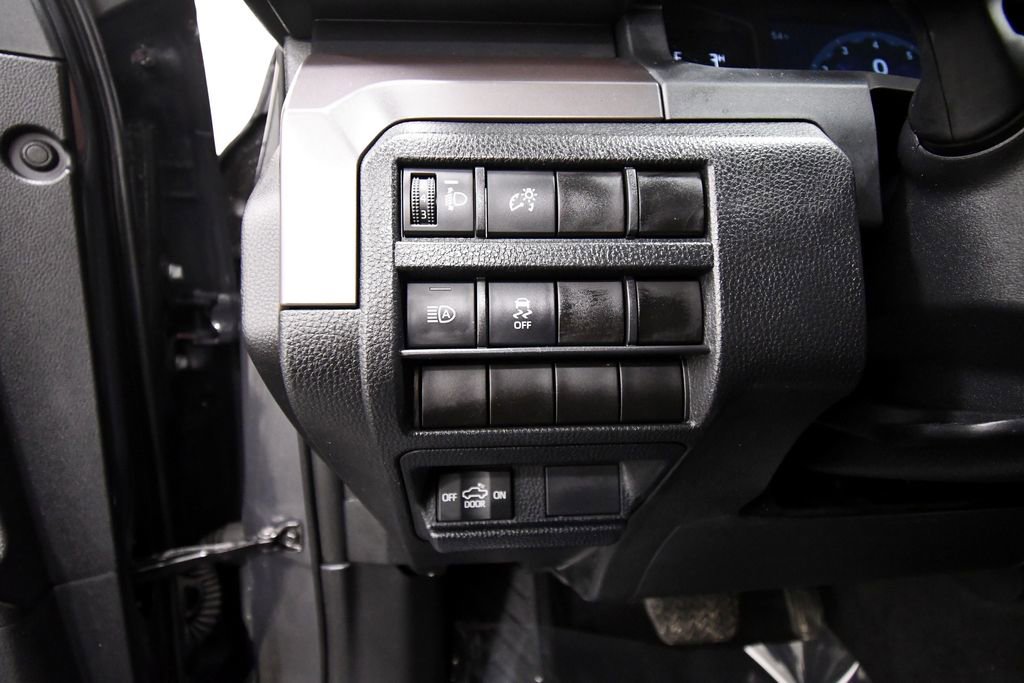 Used 2024 Toyota Tacoma SR5 AWD/4WD image 18