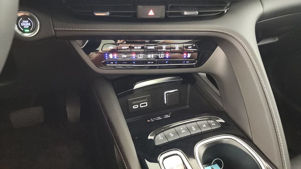 Used 2023 Buick Envision Avenir AWD/4WD image 17